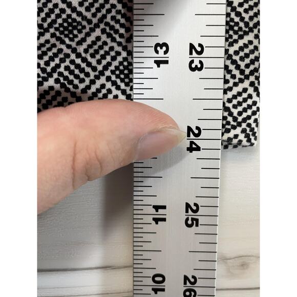 Old Navy Pants Womens 8 Black White Geo Harper Mid-Rise Cropped Stretch - Picture 6 of 12